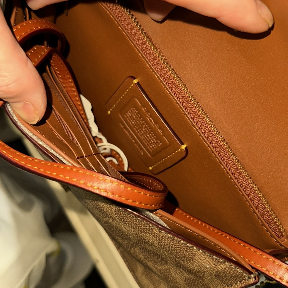 crossbody new with tags - Picture 7 of 7